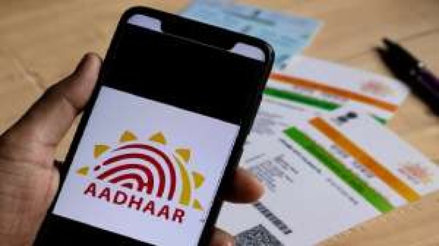 धड़ल्ले में शेयर कर रहे हैं Aadhaar Card ? टेनशन ना लें, जल्दी से करें यह काम! PWCNews