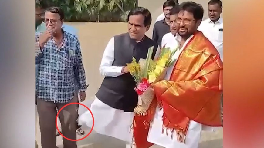 राव साहेब दानवे पाटिल ने कार्यकर्ता को मारी लात, BJP नेता का वायरल VIDEO - PWCNews