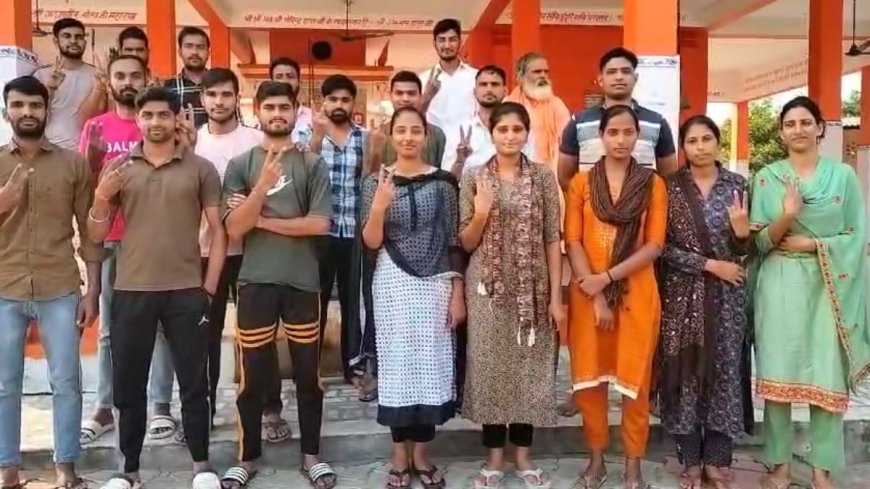 PWCNews: 26 candidates from same village pass UP police recruitment exam, two siblings also make the cut