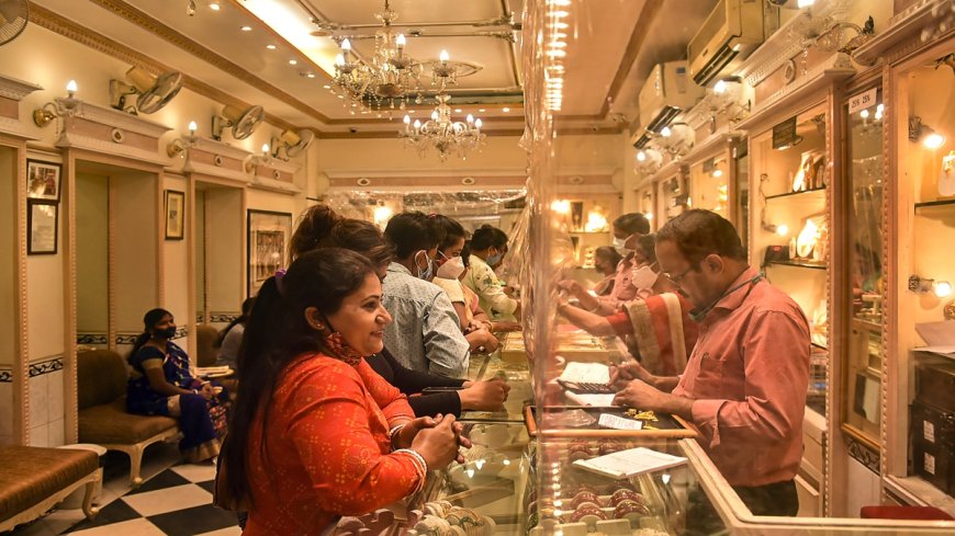 PWCNews: गोल्ड रेट आज: सोना एक दिन में महंगा-ये दाम करेंगे आपको चौंका Gold Rate Today: Gold Skyrockets in One Day, Price per 10 Grams Surprising!