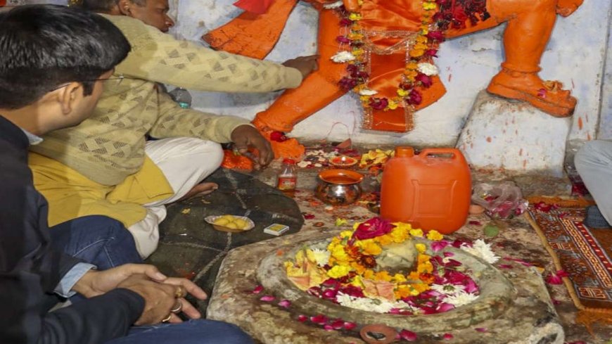 संभल में 46 साल बाद खुले शिव मंदिर में दूसरे दिन भी गूंजे आरती के स्वर, जलाभिषेक करने पहुंच रहे भक्त