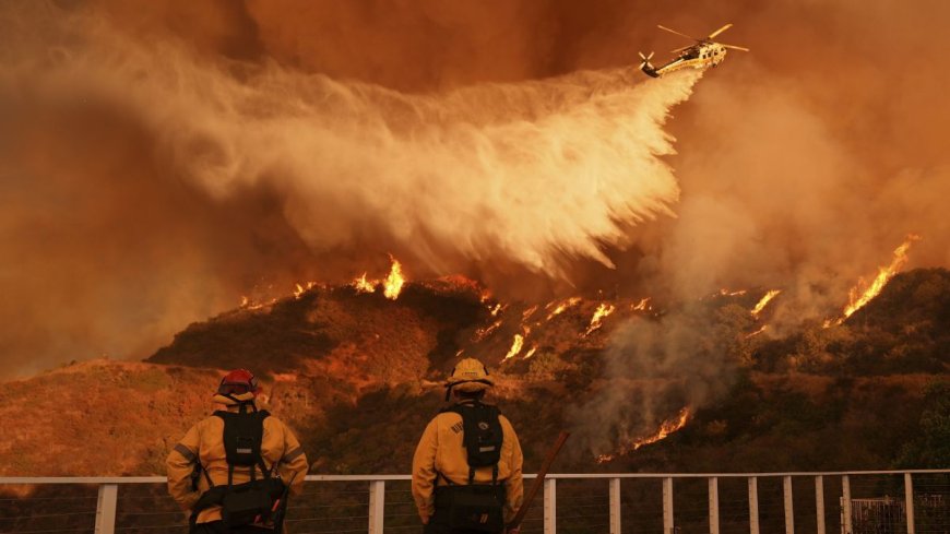 Los Angeles Fire: लंका की तरह जल रहा लॉस एंजिल्स, मौतों का आंकड़ा पहुंचा 16; आग की लपटों पर अब "एयरस्ट्राइक"