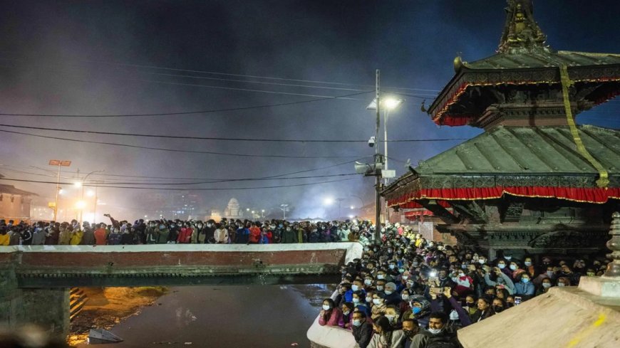 महाशिवरात्रि पर नेपाल के पशुपतिनाथ मंदिर में लगा श्रद्धालुओं का तांता, लाखों की संख्या में पहुंचे भक्त