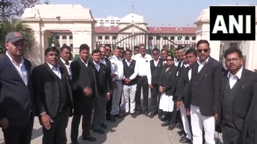 जस्टिस यशवंत वर्मा की इलाहाबाद हाई कोर्ट में नियुक्ति के खिलाफ वकीलों ने HC के सामने किया प्रदर्शन, देखें VIDEO