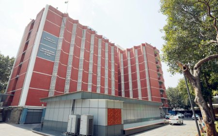 चुनाव आयोग ने मतदान केंद्रों की वेबकास्टिंग फुटेज साझा करने की मांग को किया ठुकराया