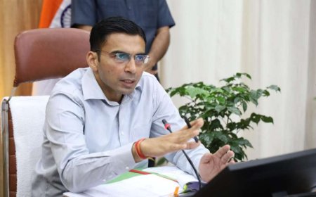 देहरादून: जुआ खेलने के मामले में डीएम ने लिया सख्त एक्शन, राजस्व उप निरीक्षक निलम्बित