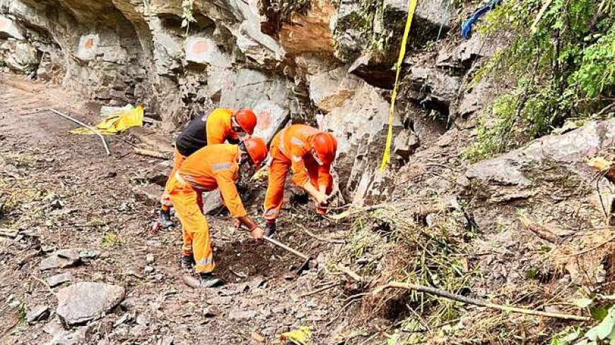 उत्तराखंड : यमुनोत्री पैदल मार्ग पर रेस्क्यू ऑपरेशन हुआ शुरू, कुछ और लोगों के दबे होने की है आशंका