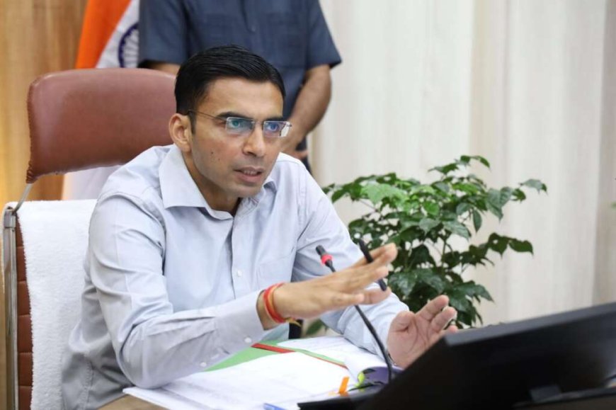 देहरादून: कार्यालय में जुआ खेलने वालों पर अब डीएम ने तरेरी नजर, लिया तत्काल सख्त एक्शन; किया निलम्बित