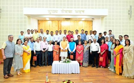 सीएम धामी ने राष्ट्रीय डॉक्टर्स डे पर चिकित्सकों को किया सम्मानित, सेवाओं की सराहना