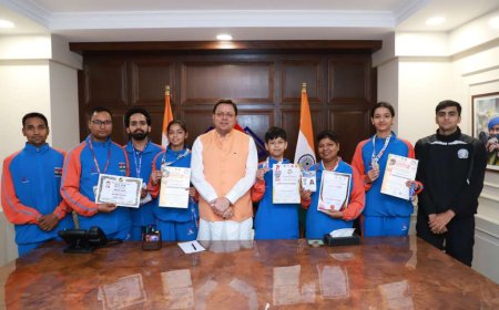 Uttarakhand News: मुख्यमंत्री ने कराटे चैंपियन्स को दिया सम्मान, खिलाड़ियों की मेहनत हुई सराही