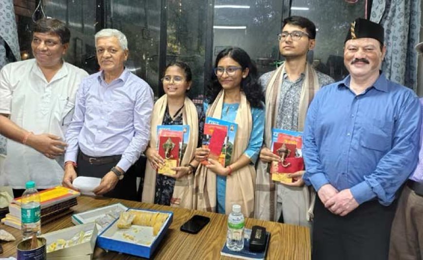 साहित्यिक संगोष्ठी में उत्तराखण्ड मूल के प्रतिभाशाली छात्रों को सीए की फाइनल परीक्षा पास करने पर किया सम्मानित