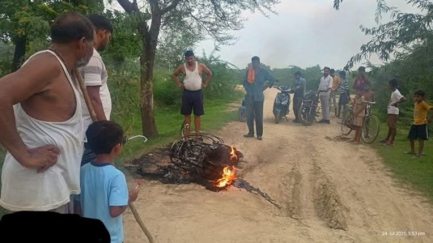 चलती स्कूटी में लगी आग