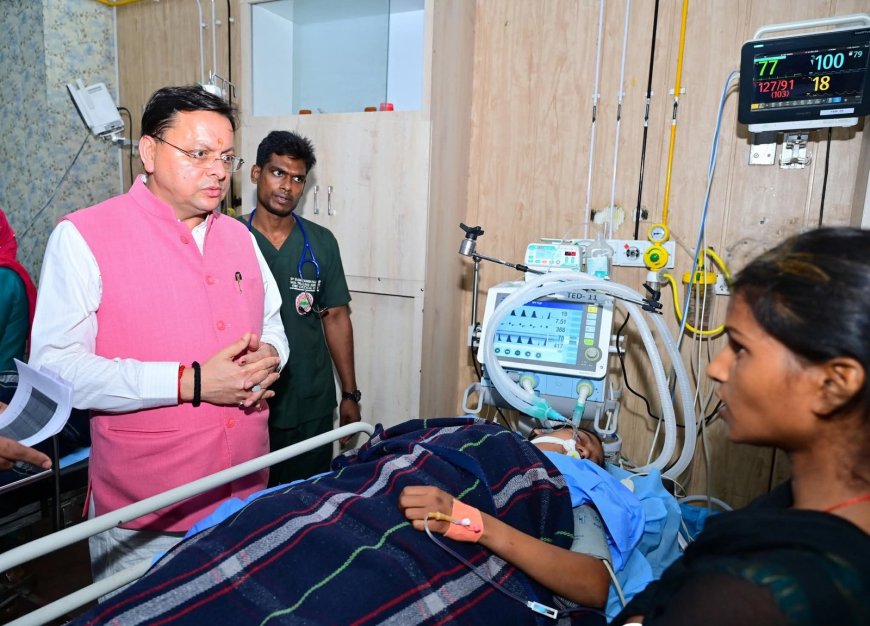 सीएम धामी ने मनसा देवी हादसे में घायलों का ऋषिकेश एम्स जाकर जाना हाल