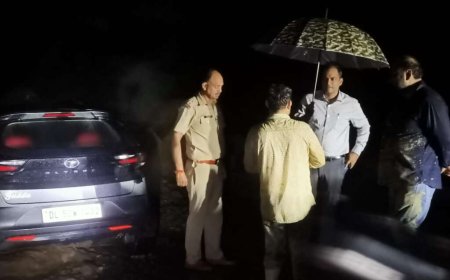 चम्पावत: धौन पर सड़क खुलने के बाद यातायात बहाल, जिलाधिकारी ने किया निरीक्षण