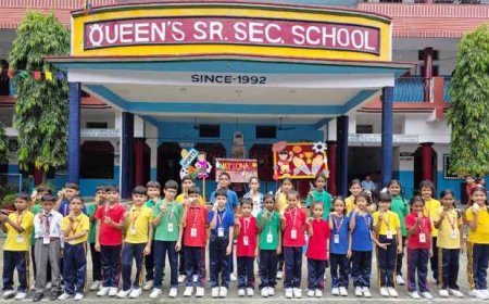 क्वींस सीनियर सेकेंडरी स्कूल में मेजर ध्यानचंद जयंती के अवसर पर खेल दिवस का उत्सव