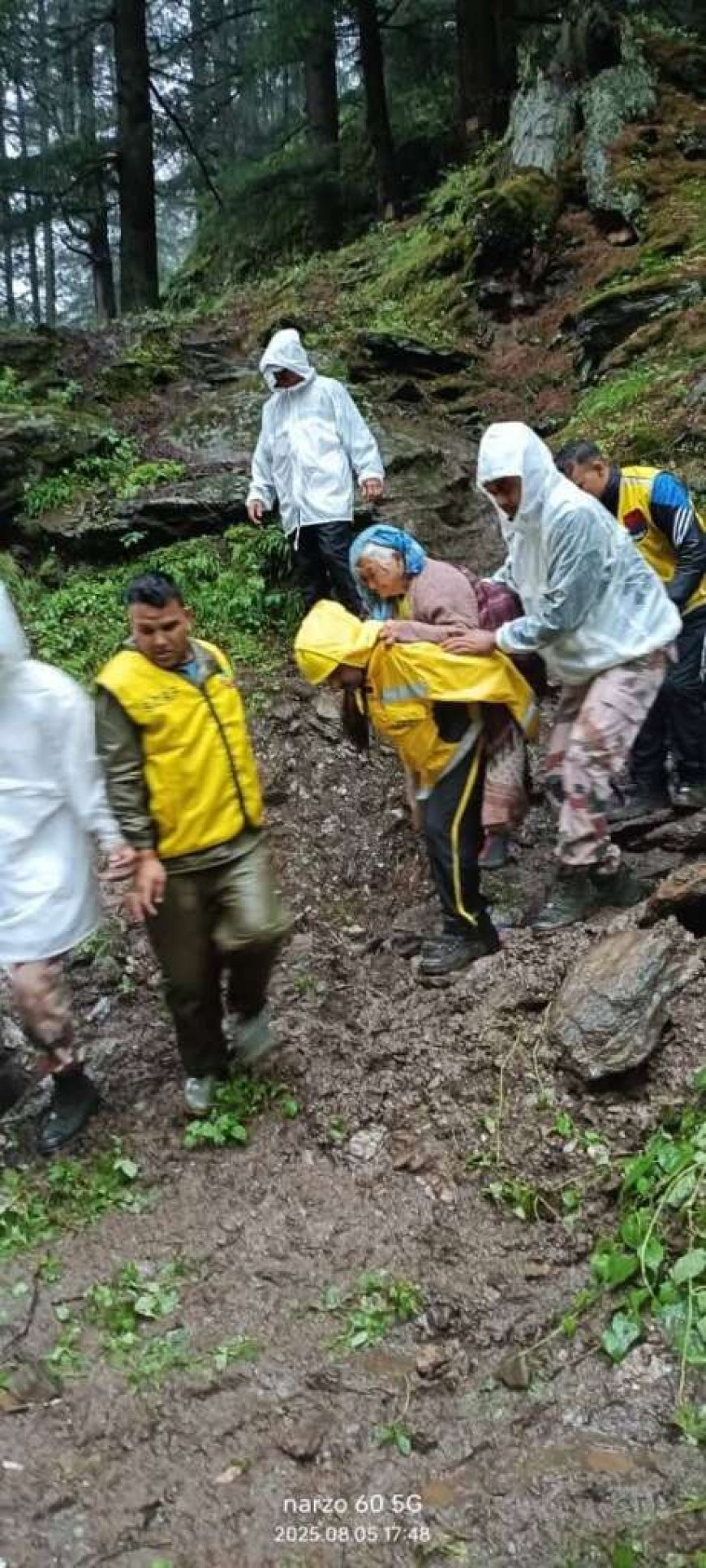 उत्तरकाशी में आपदा राहत कार्य के लिए वरिष्ठ पुलिस अफसरों एवं विशेष पुलिस बलों की त्वरित तैनाती हुई, दो आईजी, तीन एसपी, एक कमांडेंट, 11 डिप्टी एसपी सहित पुलिस बल रवाना