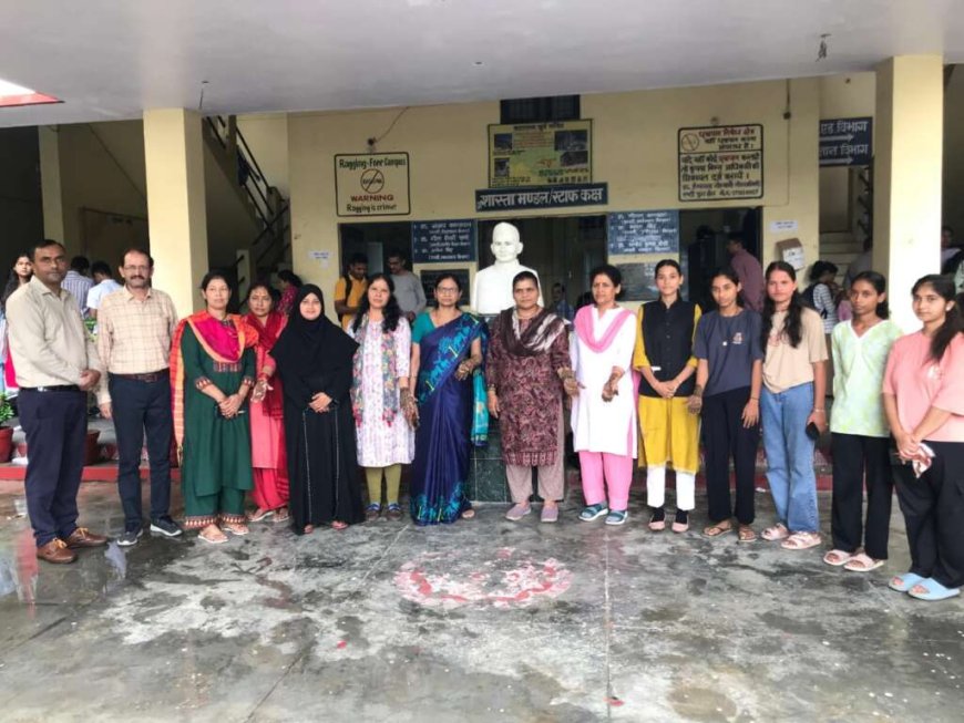 अमृत महोत्सव: महाविद्यालय में मेंहदी और रंगोली प्रतियोगिता का आयोजन