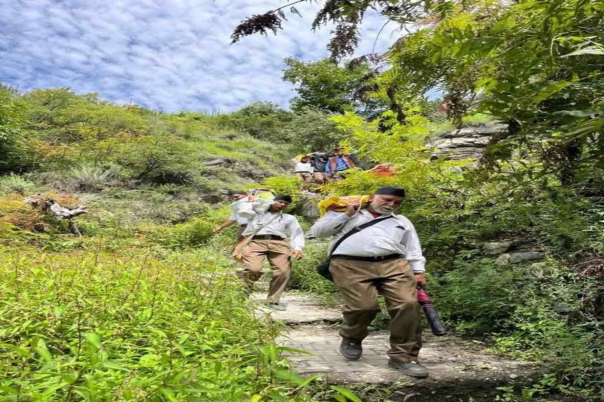 आपदाग्रस्त क्षेत्र में संघ के स्वयंसेवक राहत कार्यों मे जुटे