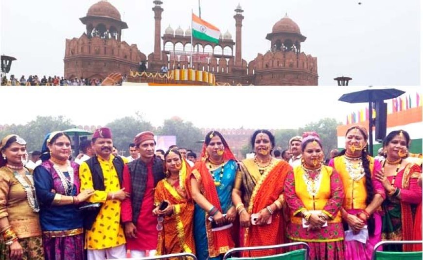 लाल किला में आयोजित स्वतंत्रता दिवस कार्यक्रम में प्रवासी उत्तराखंडियों के दल ने पारम्परिक वेशभूषा में किया प्रतिभाग