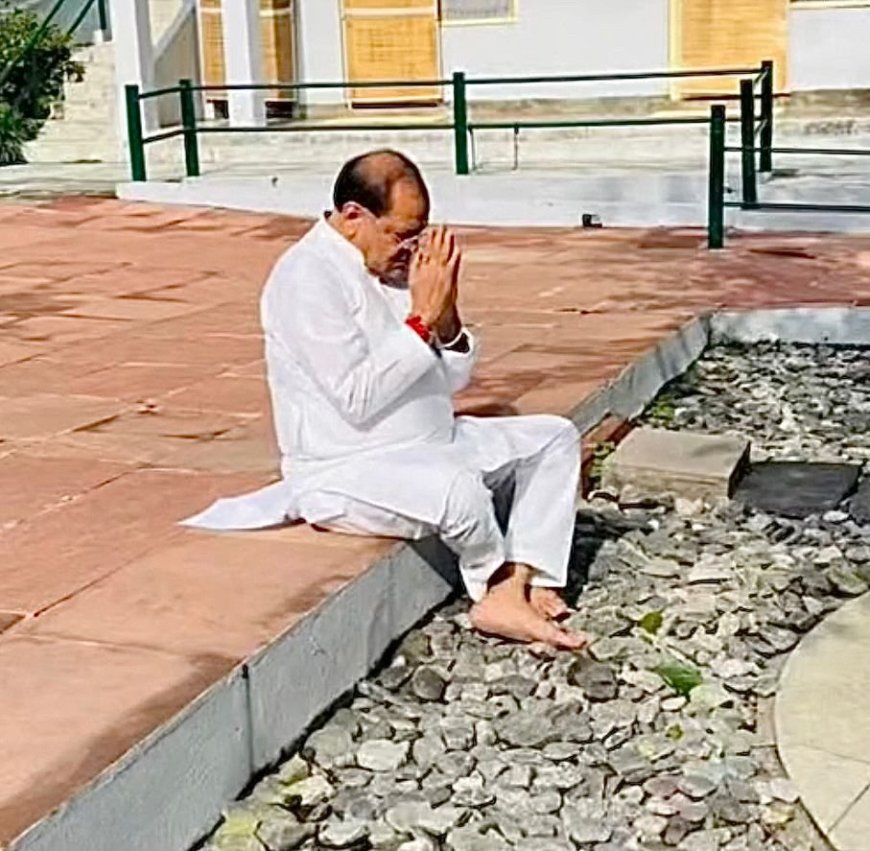 हाईकोर्ट में सुनवाई से पहले गोलज्यू की शरण में पहुंचे यशपाल आर्य, हाथ जोड़कर लगाई गुहार