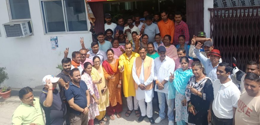 दीप पाठक के इस्तीफे के बाद बीजेपी में खलबली, मनाने पहुंचे सीनियर नेता बिशन सिंह चुफाल और पूरन सिंह फर्त्याल