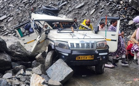 रुद्रप्रयाग: मुनकटिया में भू-स्खलन से मैक्स वाहन पर गिरा बोल्डर, दो की मौत