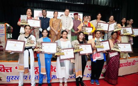 राज्य की महिलाओं का सम्मान: मुख्यमंत्री धामी ने 13 महिलाओं को तीलू रौतेली पुरस्कार से किया सम्मानित