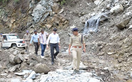 रुद्रप्रयाग छेनागाड़ आपदा: जिलाधिकारी प्रतीक जैन ने संक्रमण क्षेत्र का किया निरीक्षण