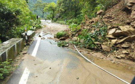 पूर्णागिरि में भारी बारिश से 17 स्थानों पर भैरव मंदिर के रास्ते में बाधा