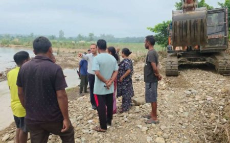 जिला पंचायत अध्यक्ष ने छीनीगोठ में बाढ़ प्रभावित क्षेत्र का गहन निरीक्षण किया