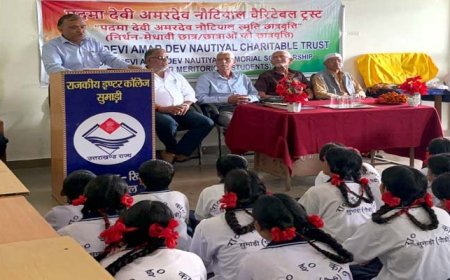 निर्धन मेधावी छात्रों को पद्मा देवी अमर देव नौटियाल चैरिटेबल ट्रस्ट से मिली छात्रवृत्ति - PWC News