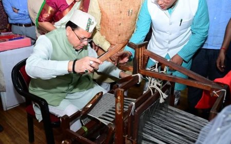 मुख्यमंत्री धामी ने उत्तराखंड हथकरघा कार्यक्रम में बढ़ाया योगदान