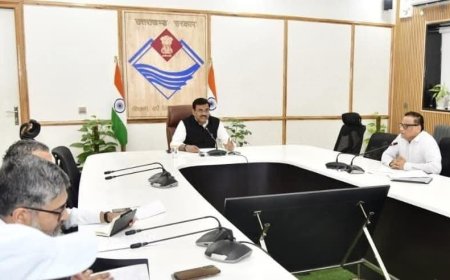 मुख्य सचिव आनंद बर्द्धन ने बजट संबंधी मुद्दों पर की महत्वपूर्ण बैठक