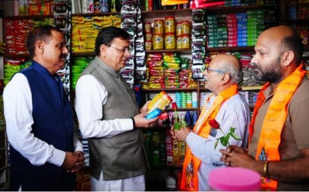 मुख्यमंत्री पुष्कर सिंह धामी का "स्वदेशी अपनाओ" अभियान: कुँआवाला बाजार का दौरा