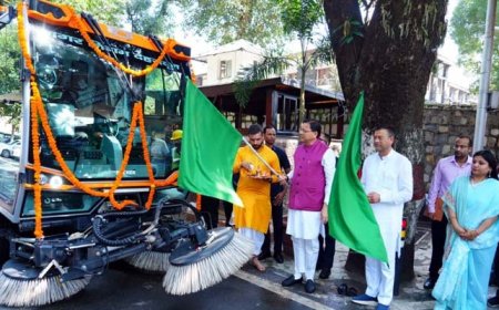 सीएम धामी की नई पहल: वैक्यूम बेस्ड रोड़ स्वीपिंग मशीन का ध्वज	Display