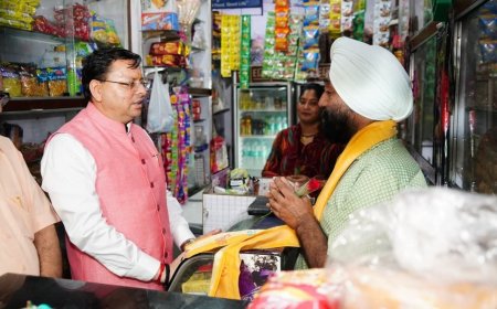 सीएम धामी का गढ़ी कैंट बाजार में व्यापारियों के साथ संवाद