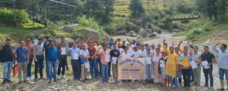चम्पावत शिक्षक संघ ने सरकार की सदबुद्धि के लिए तृपण कार्यक्रम आयोजित किया