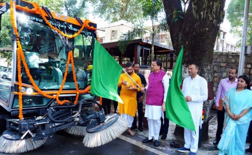 सीएम धामी की नई पहल: वैक्यूम बेस्ड रोड़ स्वीपिंग मशीन का ध्वज Display