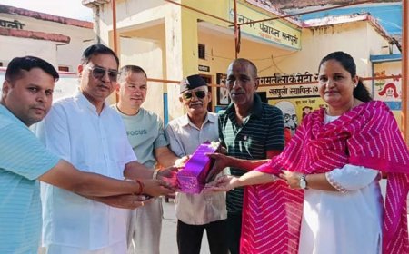 गांधी जयंती पर नगर पंचायत सतपुली में ध्वजारोहण, पर्यावरण मित्रों को सम्मानित किया गया