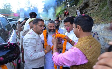 लोहाघाट में आध्यात्मिक गुरु स्वामी प्रेम सुगंध जी महाराज का भव्य स्वागत समारोह