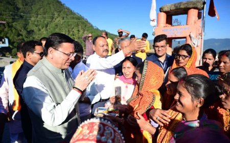 ग्राउंड जीरो पर चम्पावत टनकपुर हाईवे के स्वाला भूस्खलन क्षेत्र पहुँचे सीएम धामी