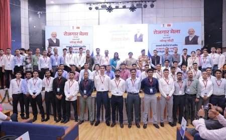 पीएम मोदी ने बांटे 51000 नियुक्ति पत्र