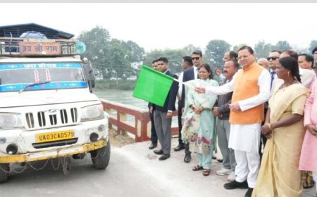 मुख्यमंत्री ने 6 मोबाइल टॉयलेट वैनों को दिखाई हरी झंडी