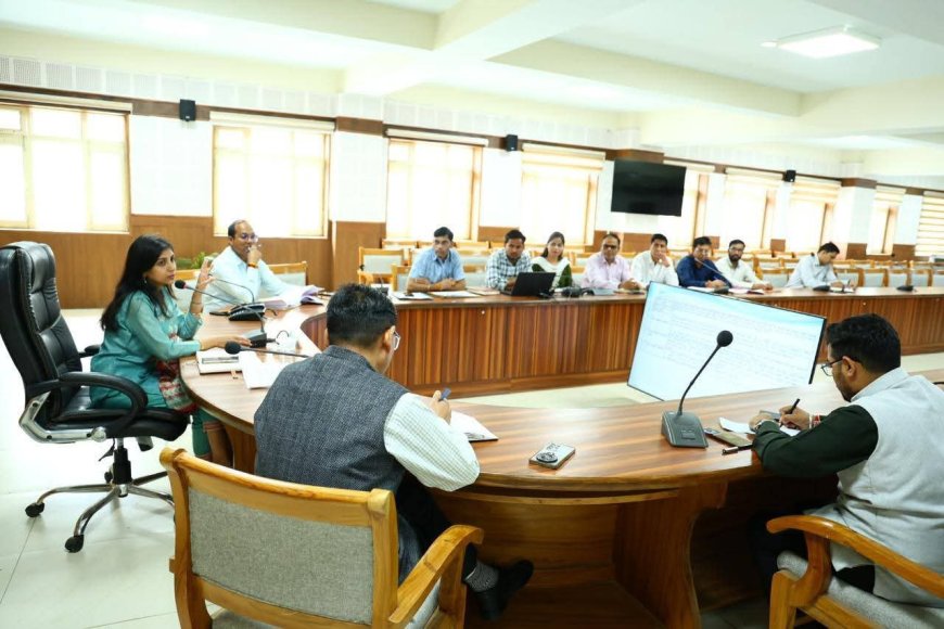 पौड़ी जिलाधिकारी ने नगर निकायों की समीक्षा बैठक आयोजित की
