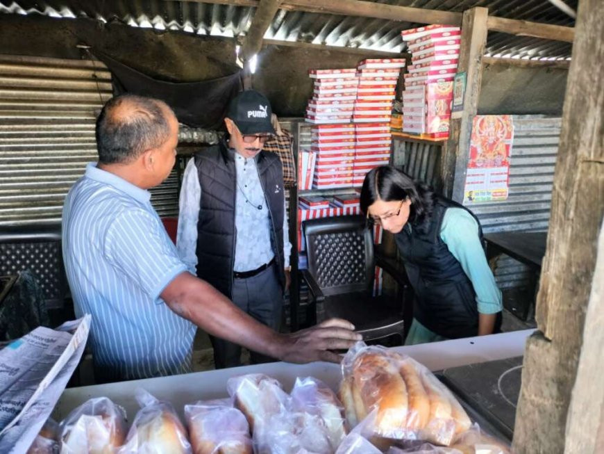 पाटी और खेतीखान में बासी मिठाई और एक्सपायर्ड खाद्य सामग्री कराई गई नष्ट