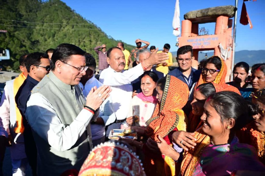 ग्राउंड जीरो पर चम्पावत टनकपुर हाईवे के स्वाला भूस्खलन क्षेत्र पहुँचे सीएम धामी