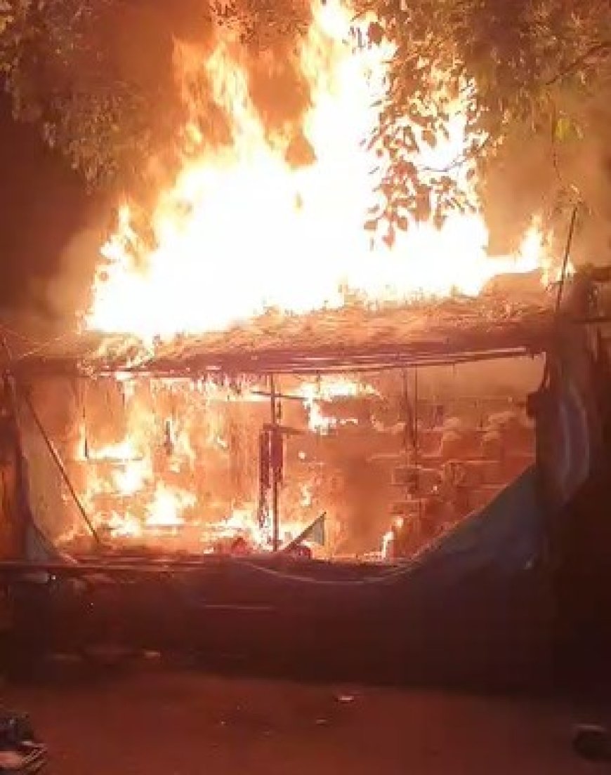 टनकपुर : पटाखे की चिंगारी से दुकान में लगी आग, लाखों का माल हुआ स्वाहा