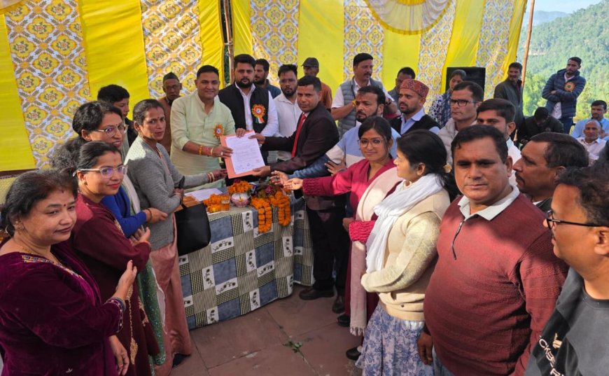 विधायक कैड़ा ने रामगढ़ ब्लॉक के गांव का दौरा कर सुनी ग्रामीणों की समस्या