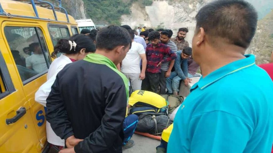 उत्तराखंड में भीषण हादसा: हाईवे पर खाई में गिरा वाहन, 24 घंटे बाद लगा पता, तीन लोगों की मौत