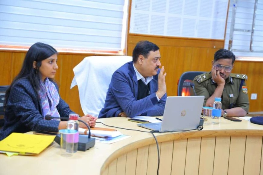 पौड़ी: आयुक्त ने आपदा कार्यों की समीक्षा की, प्रशासन द्वारा त्वरित राहत – पुनर्निर्माण कार्यों पर जताया संतोष